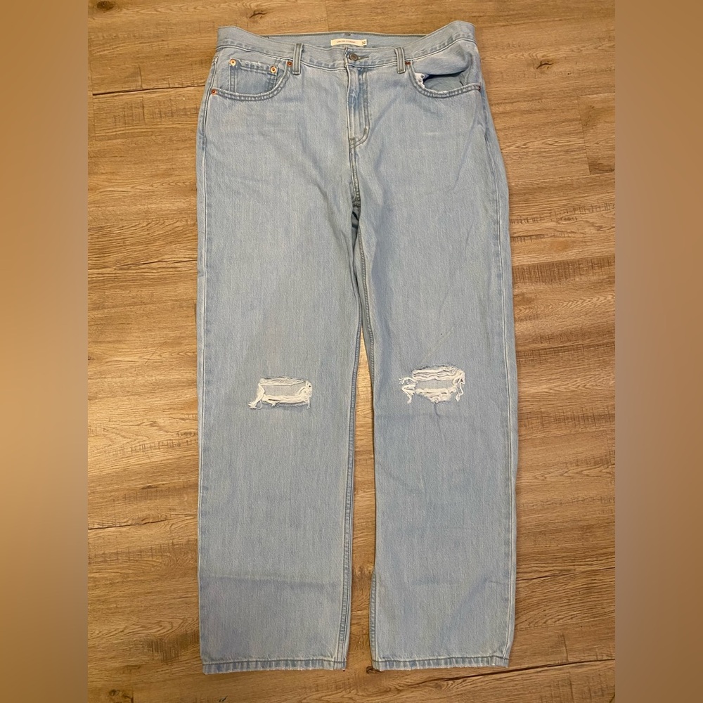 Distressed Low Pro Straight Levi’s Jeans